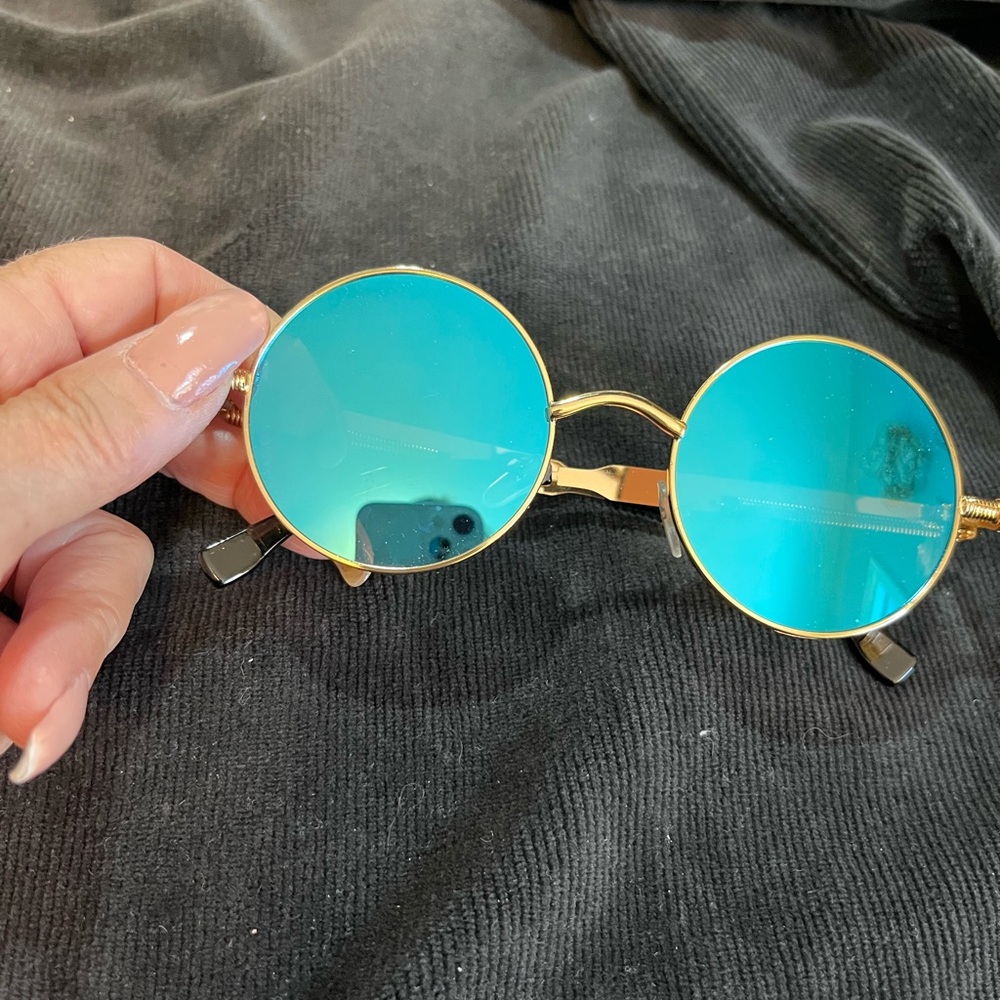 Source Unknown Gold Frame Sunglasses with Blue Lenses. NWOT